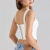 Adina hvit korsetter-top i stretchbomull med bølgekant