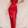 Adrienne Scarlet satenkjole uten stropper