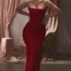 Adrienne Scarlet satenkjole uten stropper