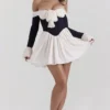 Alana svart og kremfarget off-shoulder-kjole
