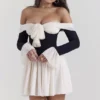 Alana svart og kremfarget off-shoulder-kjole