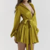 Allegra Chartreuse plissert skjortekjole