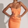 Alora Tangerine stroppeløs korsetter-midikjole