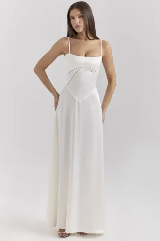 Anabella elfenbensfarget sateng-maxidress med snøring