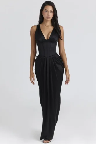 Angeline svart sateng-maxidress med timeglassform – begrenset utgave