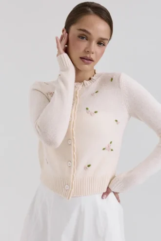 Anjou kremfarget cardigan i lammeull med rosebroderi
