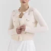 Anjou kremfarget cardigan i lammeull med rosebroderi