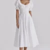 Bella hvit babydoll-midikjole med broderie anglaise