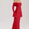 Belle rød off-shoulder maxi-kjole i blomsterblonder