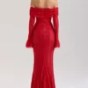 Belle rød off-shoulder maxi-kjole i blomsterblonder