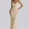 Calista ferskenfarget maxi-kjol i mesh med blomstertrykk