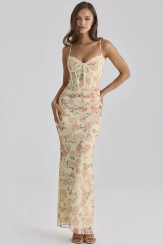 Calista ferskenfarget maxi-kjol i mesh med blomstertrykk