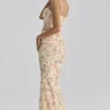 Calista ferskenfarget maxi-kjol i mesh med blomstertrykk