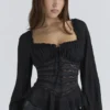 Cara svart langermet georgette-peplum-topper