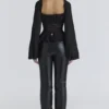 Cara svart langermet georgette-peplum-topper