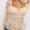 Cara Vintage Ivory Langermet Peplum-topper i blonder