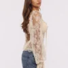 Cara Vintage Ivory Langermet Peplum-topper i blonder