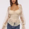Cara Vintage Ivory Langermet Peplum-topper i blonder