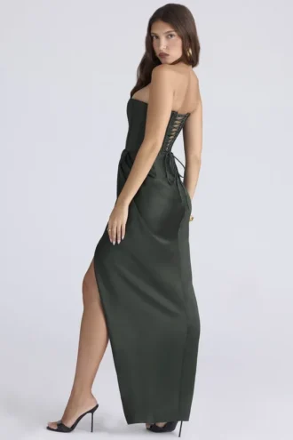 Carelle smaragdgrønn satengstrapless maxikjole