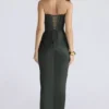 Carelle smaragdgrønn satengstrapless maxikjole