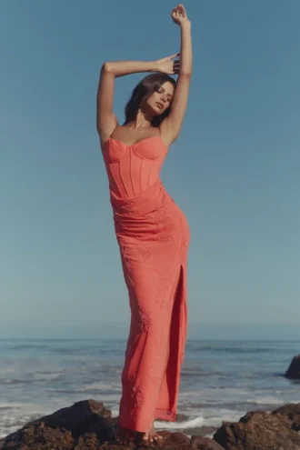 Carmella Coral Maxi-kjol med håndbroderte detaljer