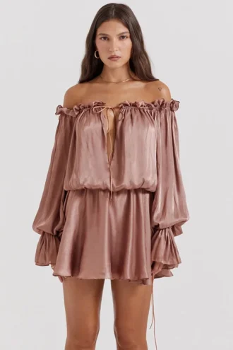 Chaya Hazelnut Off Shoulder Kjoler