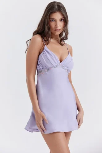 Christa brodert lavendel minikjole