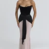 Clara svart og rosa chiffon-maxidress – begrenset utgave