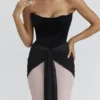 Clara svart og rosa chiffon-maxidress – begrenset utgave