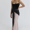 Clara svart og rosa chiffon-maxidress – begrenset utgave