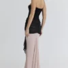 Clara svart og rosa chiffon-maxidress – begrenset utgave