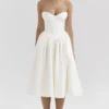 Coco Vintage elfenbensfarget satengmidikjole