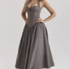 Coquette Smoke Halter Midi-kjoler