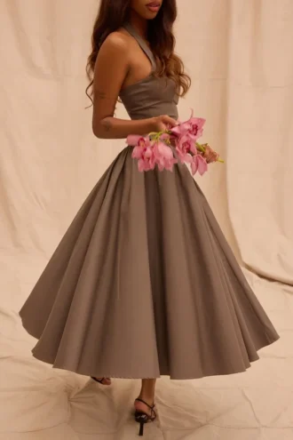 Coquette Smoke Halter Midi-kjoler
