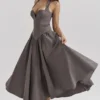 Coquette Smoke Halter Midi-kjoler