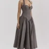 Coquette Smoke Halter Midi-kjoler