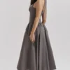 Coquette Smoke Halter Midi-kjoler