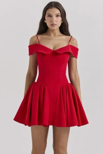 Elida Scarlet minikjole med bare skuldre