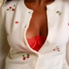 Evelina kremfarget ullcardigan med broderi