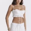 Federica hvit bralette-topper med broderie anglais