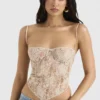 Fernanda kremfarget paisley-topper i blonder