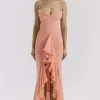 Gabbi Peach Mesh-aftenkjole med volanger foran