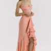 Gabbi Peach Mesh-aftenkjole med volanger foran