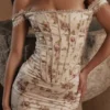 Isis Vintage kremfarget korsetter-maxi-kjole med blomstertrykk