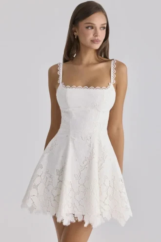 Isla hvit minikjole med broderie anglaise