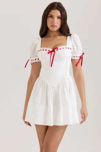 Jana hvit minikjole med broderie anglaise og puffermmer
