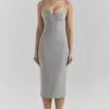 Kiki lysegrå bodycon-midikjole med meshpaneler