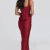 Kira rød satinkorsetter-maxidress
