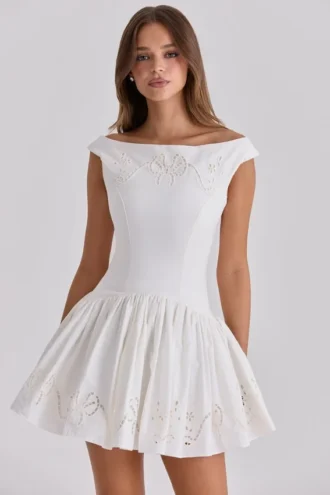 Lauren hvit bomullsminikjole med broderie anglaise og båthals