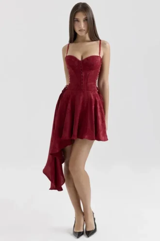 Lola vinrød jacquard-satin drapert minikjole
